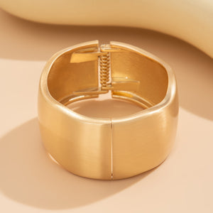Elegant Irregular Alloy Bracelet – Light Luxury Style