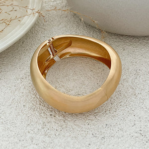 Elegant Irregular Alloy Bracelet – Light Luxury Style