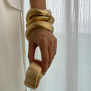 Elegant Irregular Alloy Bracelet – Light Luxury Style