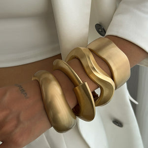 Elegant Irregular Alloy Bracelet – Light Luxury Style